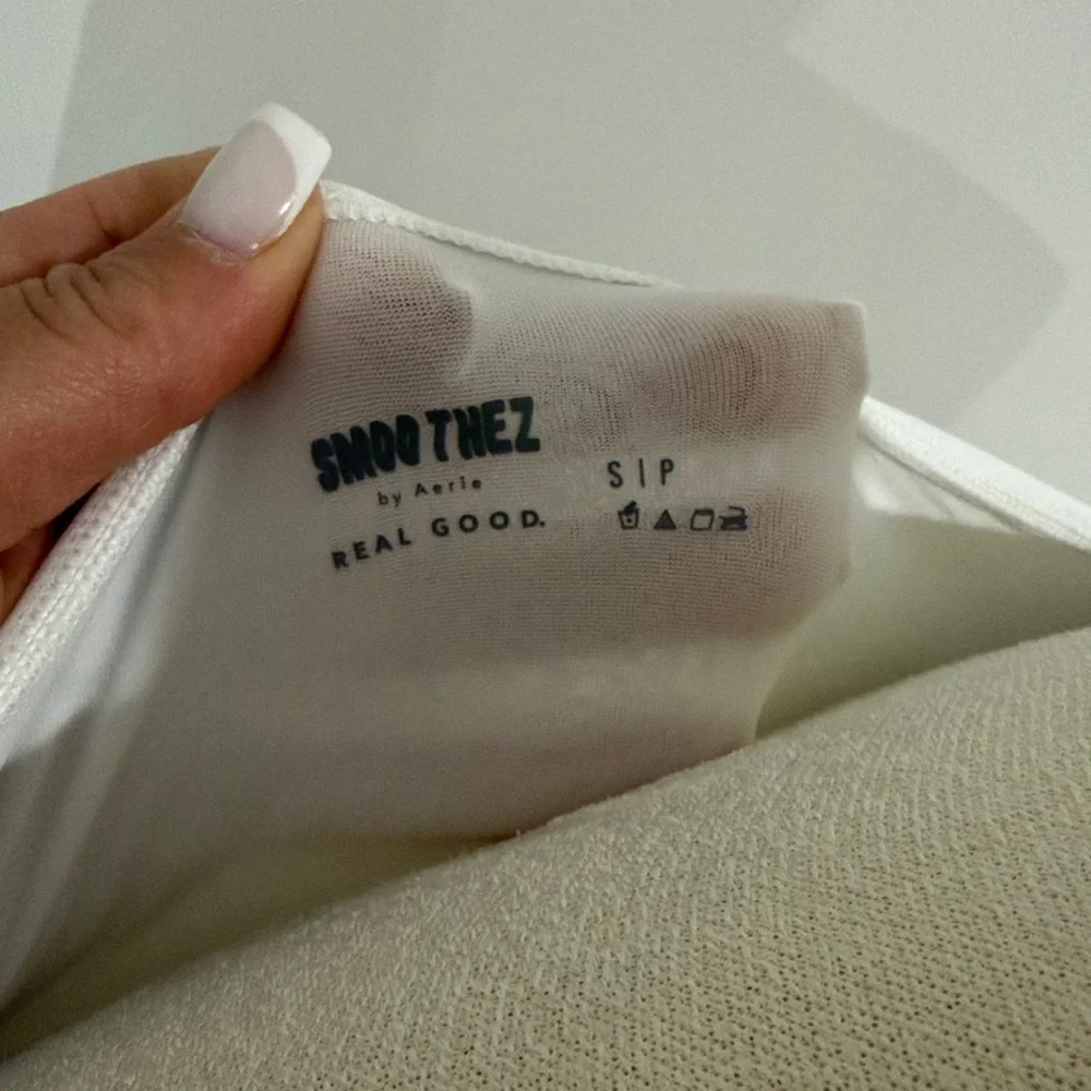 Aerie White Long Sleeve Crop Top
